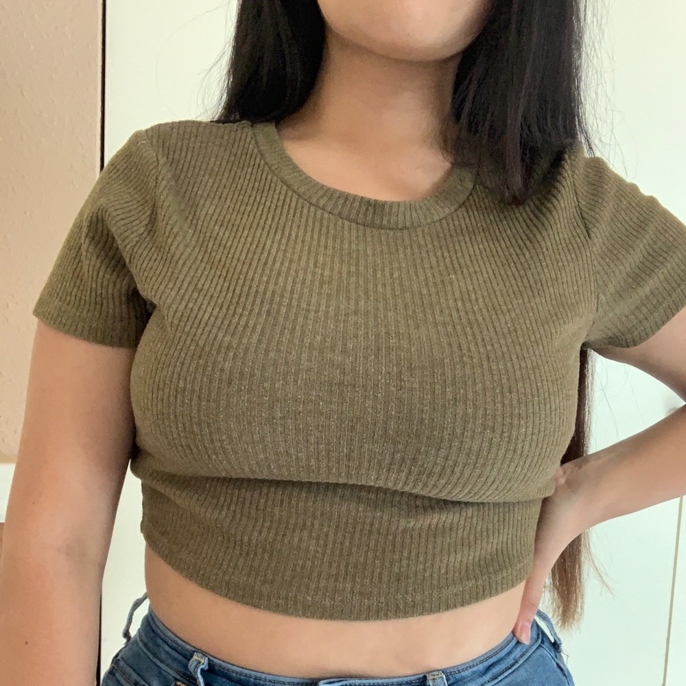 ☆ olive green crop top ☆